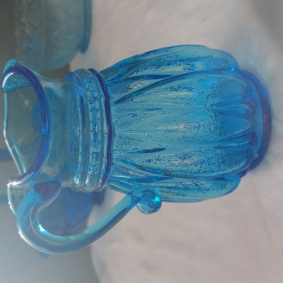 Turquoise blue 💙 Vintage glass  pitcher vase with wide mouth spout - Picture 5 of 16